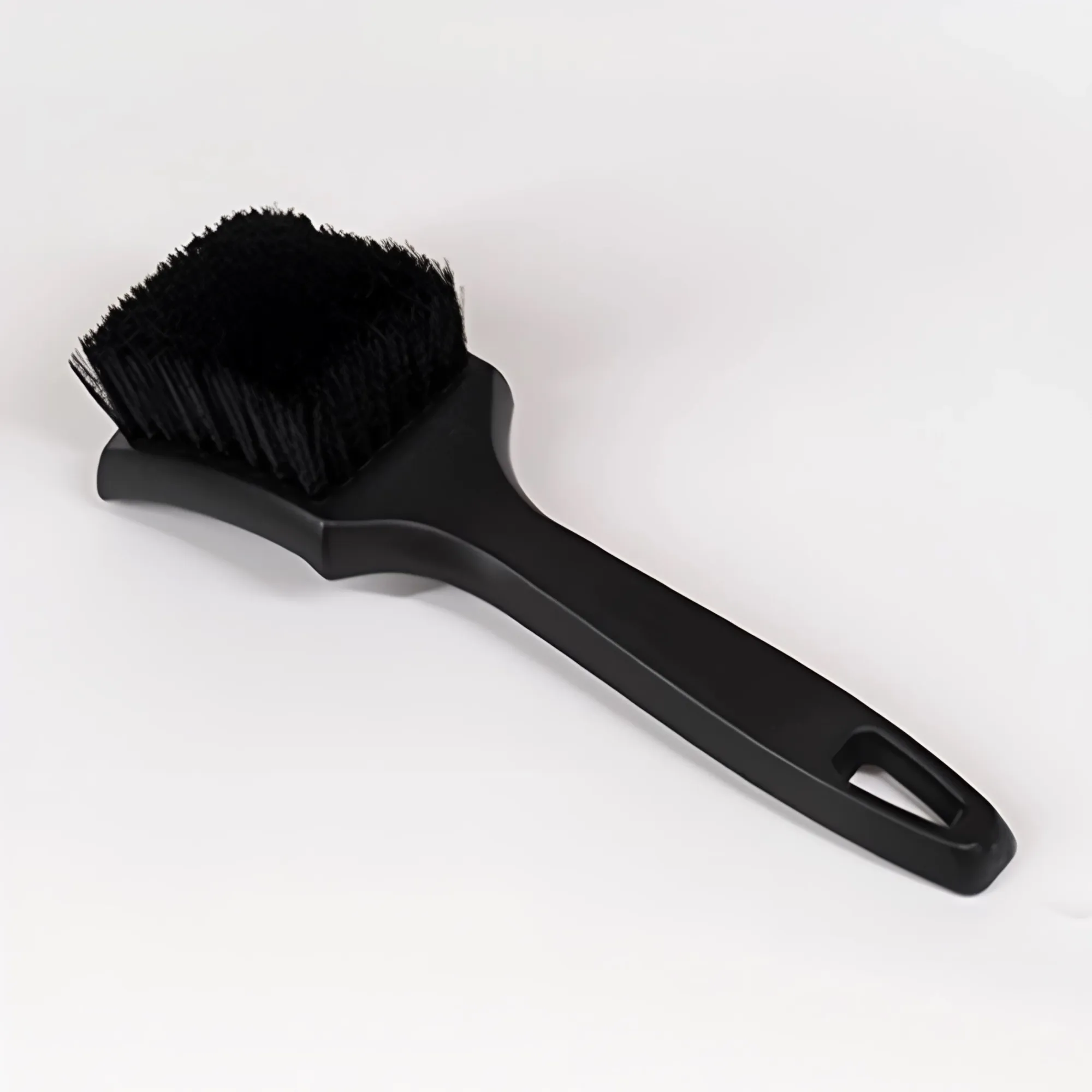 Щетка для чистки покрышек черная с черным ворсом SMART OPEN